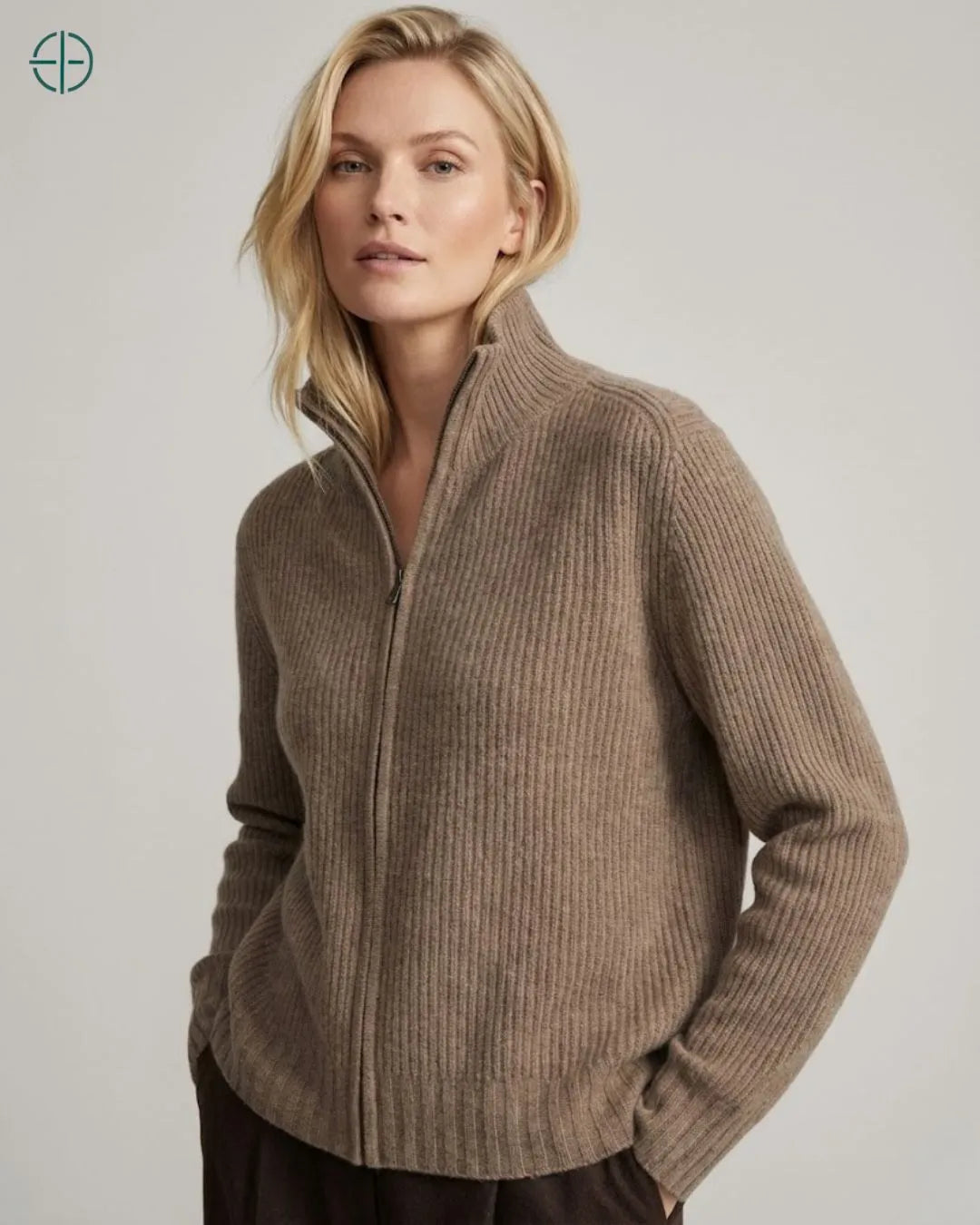 Suéter Feminino Serafina Camelo 100% Cashmere | Rest Money™