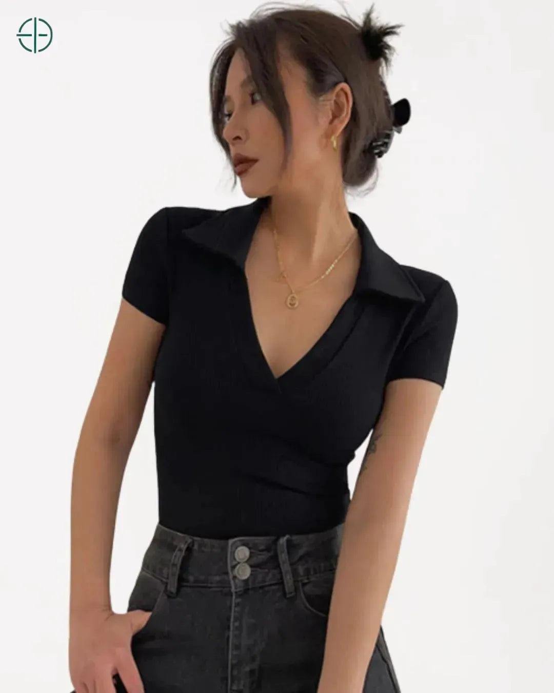 Blusa Feminina Manga Curta de Colarinho Preta | Rest Money™