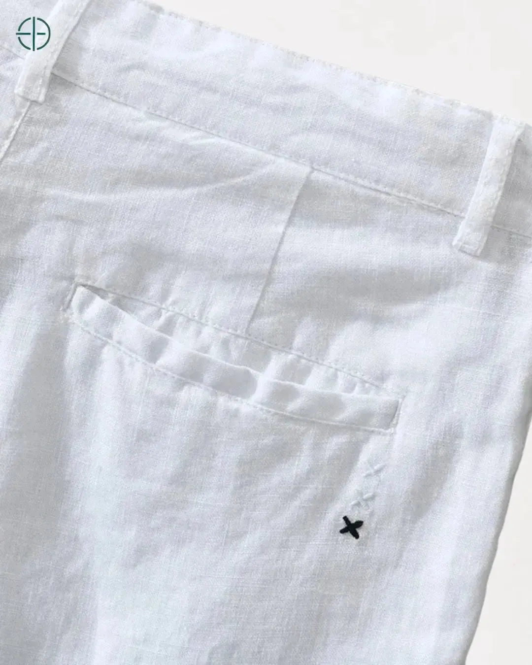 a bermuda slim fit de linho rest money é um item versátil e essencial para o guarda-roupa masculino de verão.