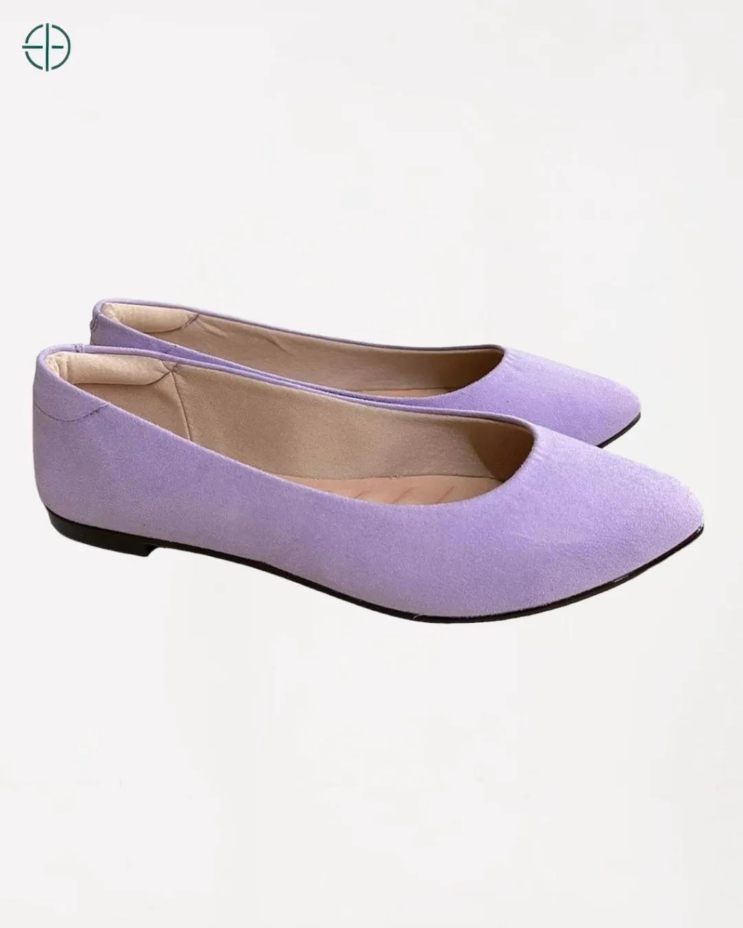 Detalhe do design minimalista, ideal para looks simples e elegantes.