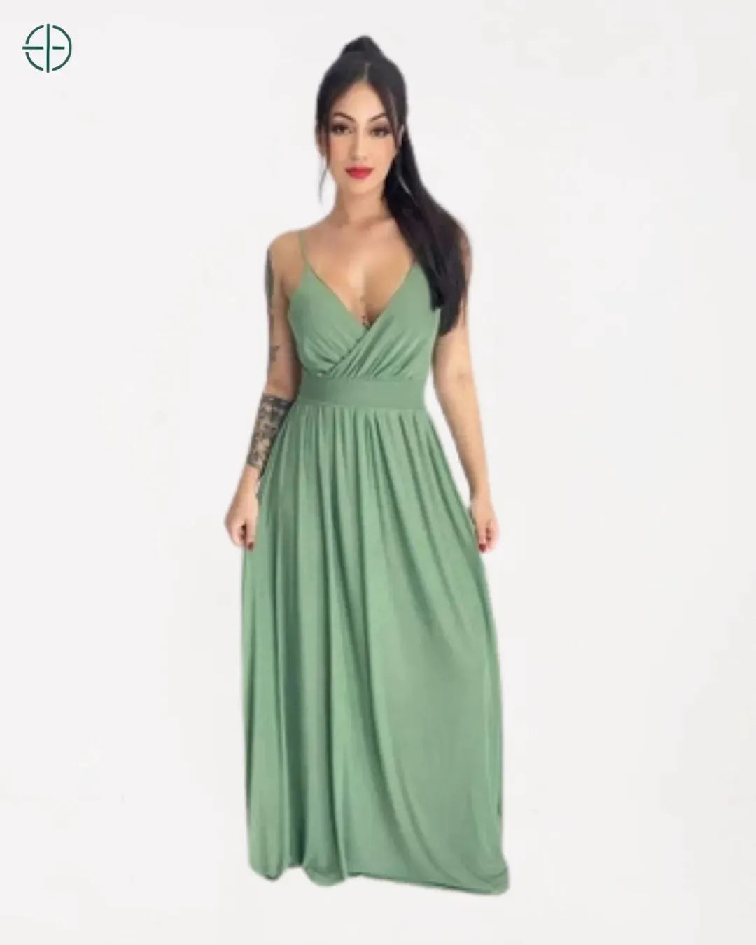 Close no decote V que realça a elegância do vestido e alonga a silhueta