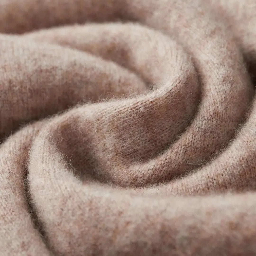 Imagem destacando textura da caxemira e gola estruturada