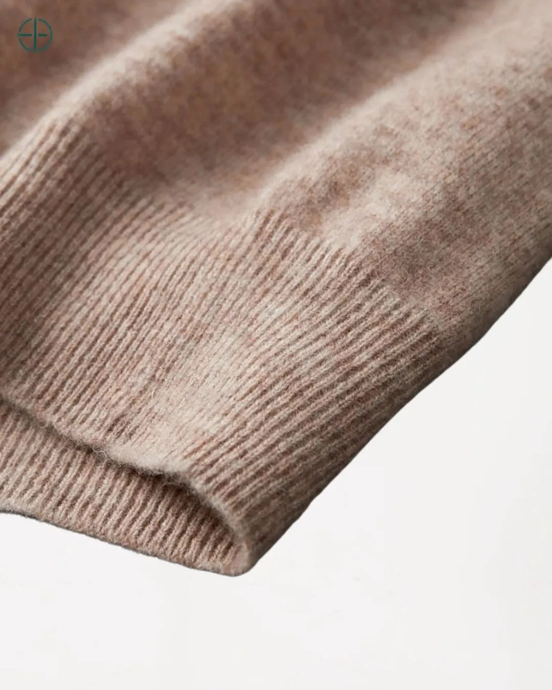 Polo sendo usada com calça de alfaiataria elegante