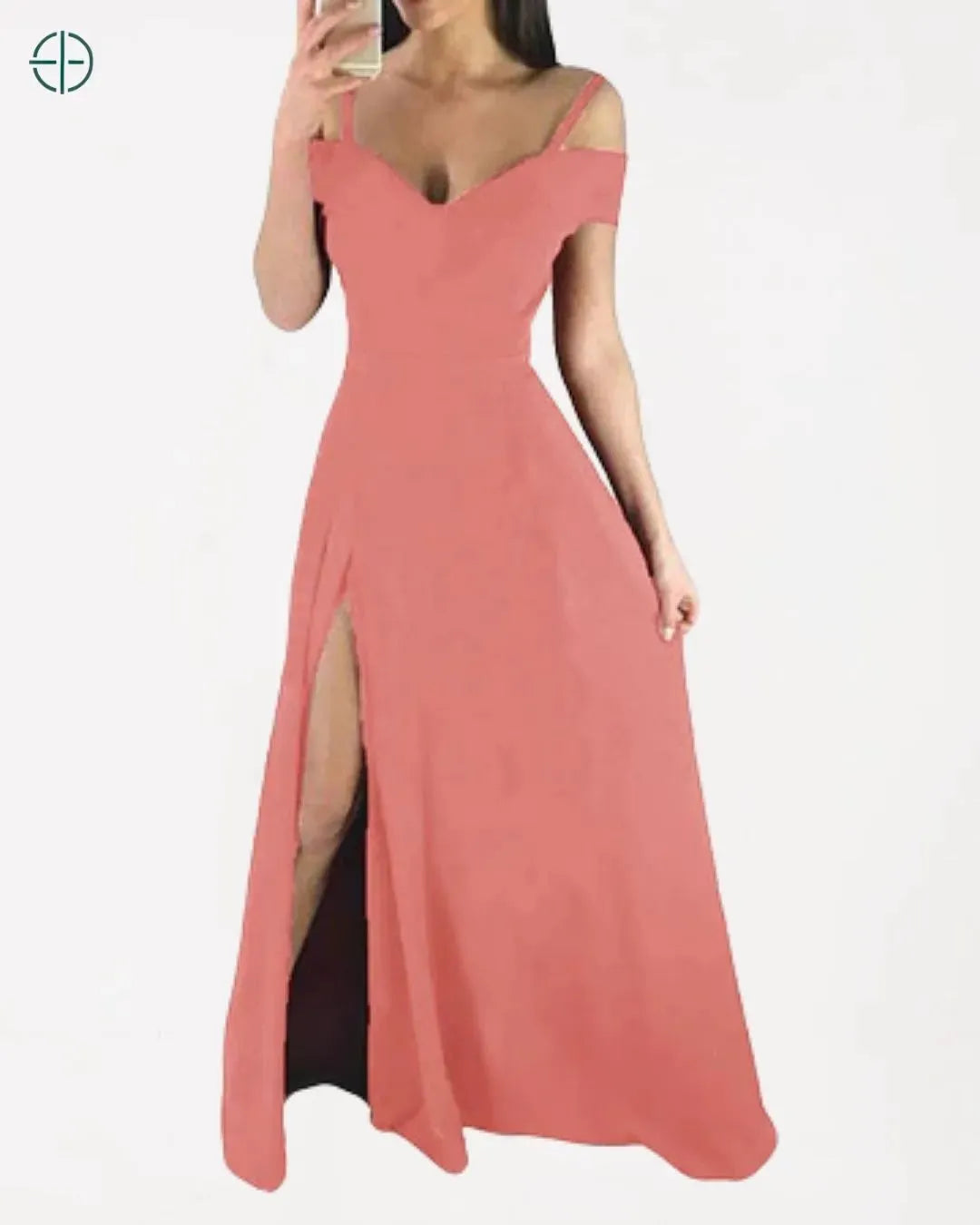 Estilo descontraído, combinando o vestido longo com sandália baixa