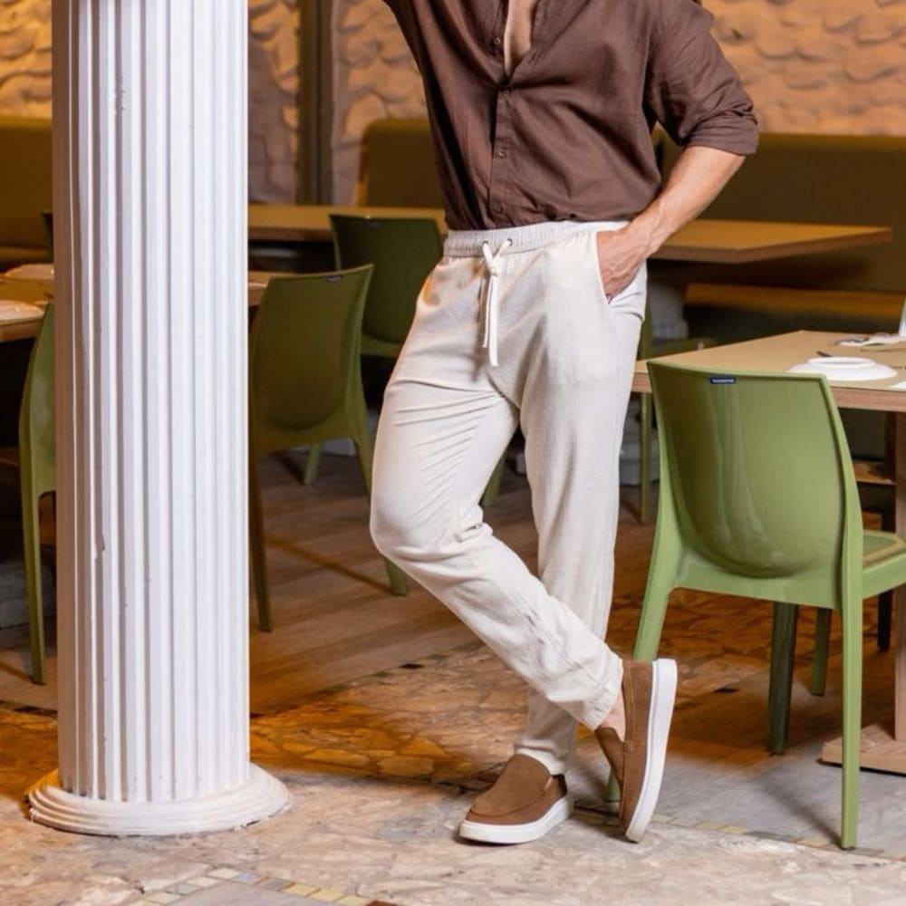 Visual clássico com o mocassim masculino de camurça