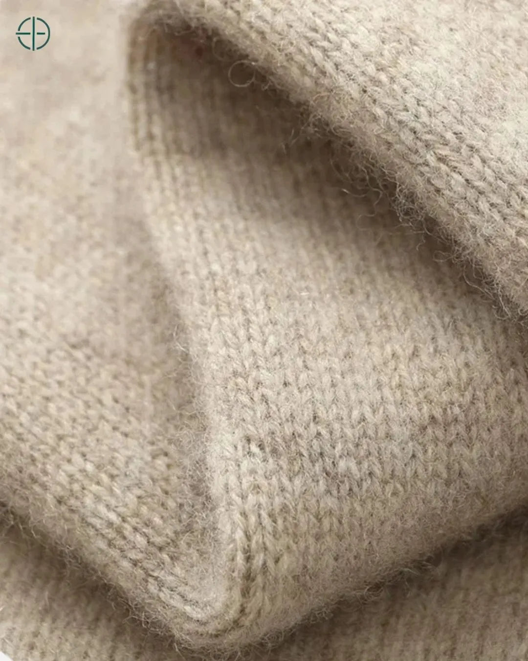 Visual completo com cardigan Rest Money e calça de alfaiataria