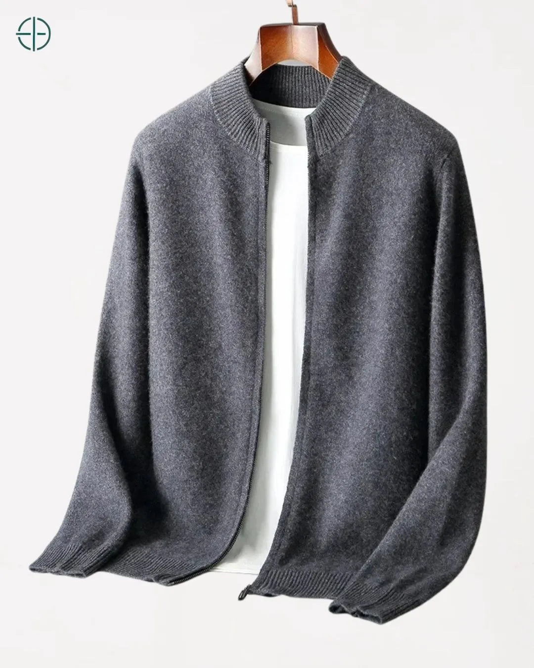 Ambiente neutro destacando o design clean do cardigan