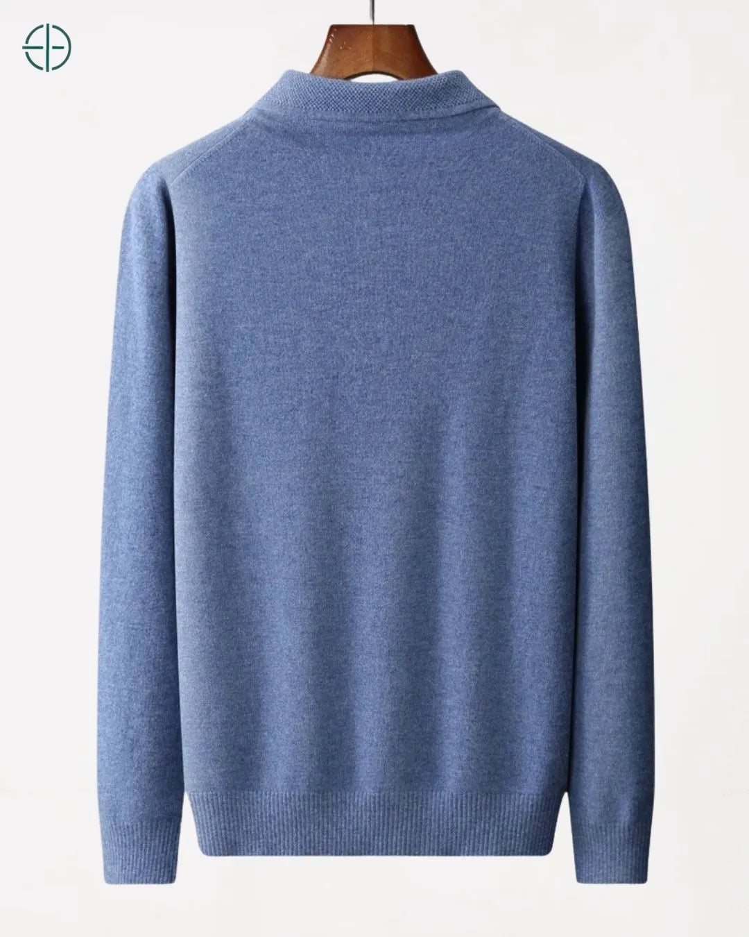 Imagem editorial de polo masculina com tom bege claro