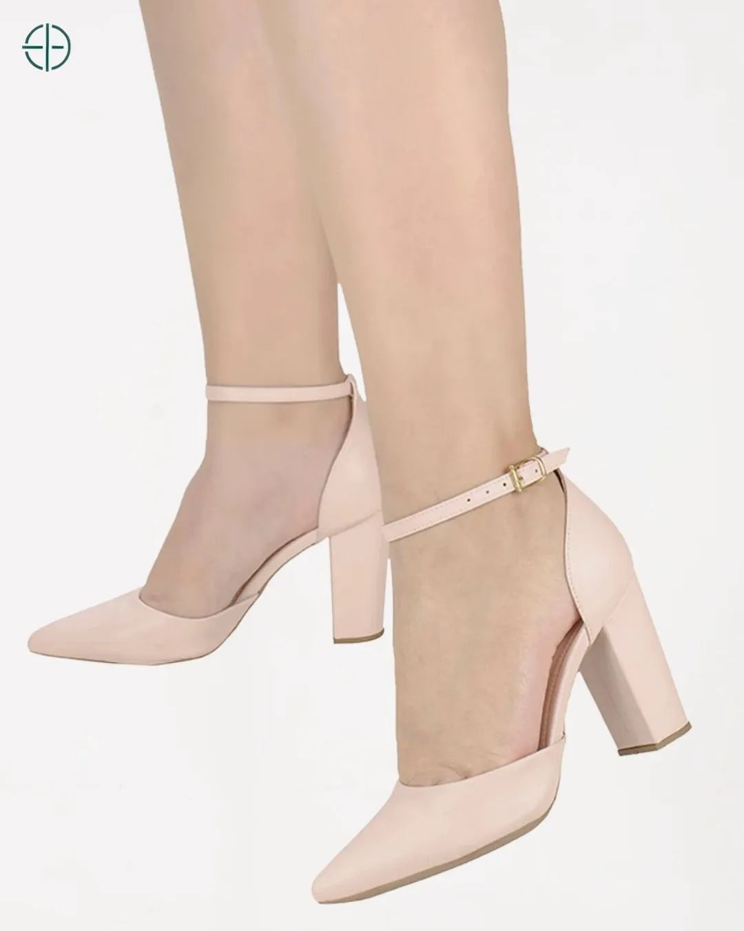 Elegância no salto grosso, que proporciona um visual refinado para ocasiões especiais.