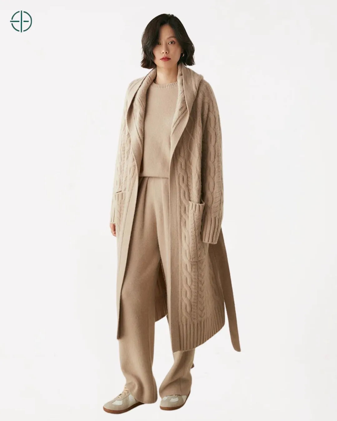 Sobretudo_Longo_Trancado_com_Capuz_100_Caxemira_