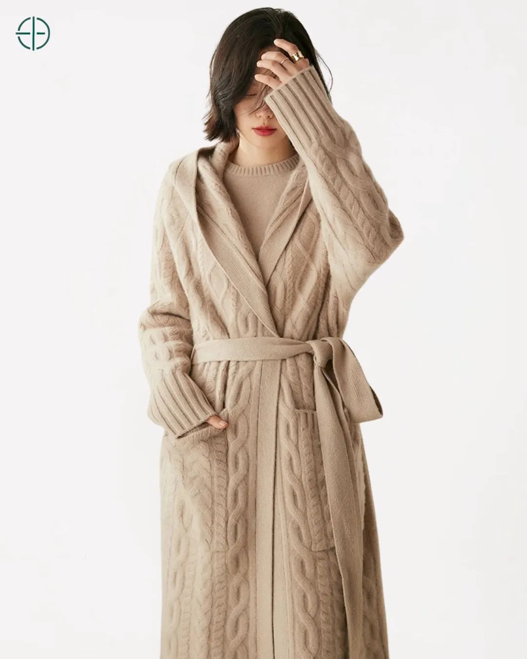 Sobretudo_Longo_Trancado_com_Capuz_100_Caxemira_