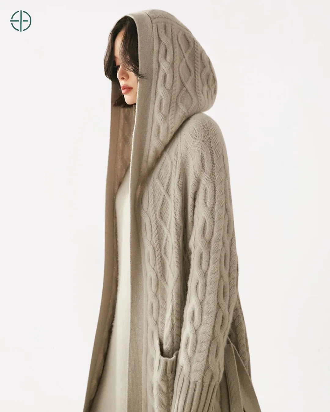 Sobretudo_Longo_Trancado_com_Capuz_100_Caxemira_