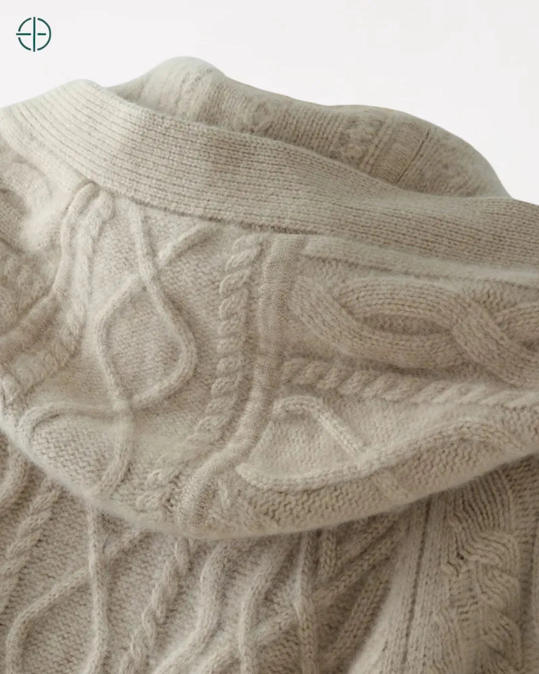 Sobretudo_Longo_Trancado_com_Capuz_100_Caxemira_