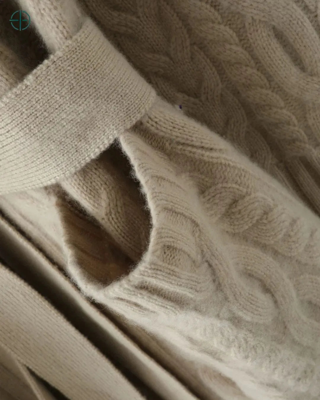 Sobretudo_Longo_Trancado_com_Capuz_100_Caxemira_