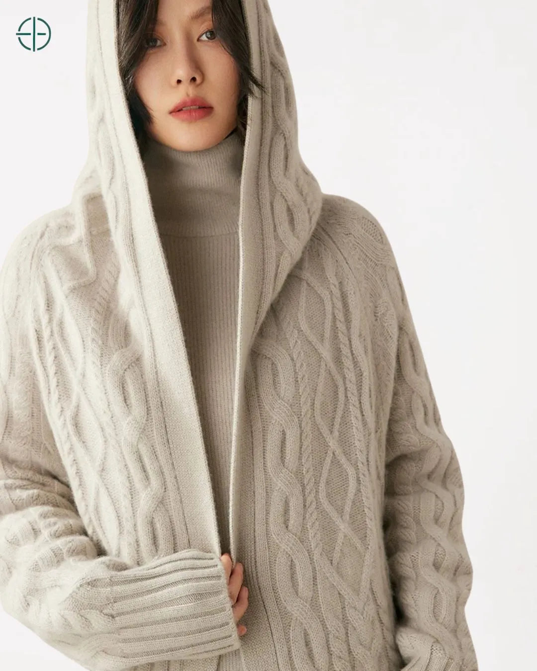 Sobretudo_Longo_Trancado_com_Capuz_100_Caxemira_