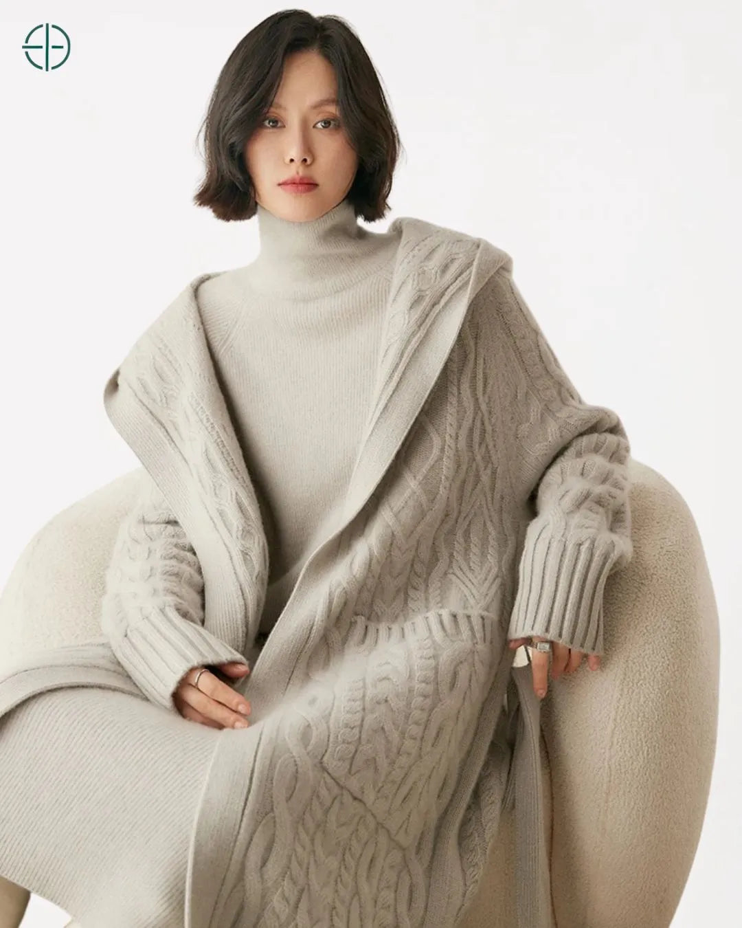 Sobretudo_Longo_Trancado_com_Capuz_100_Caxemira_