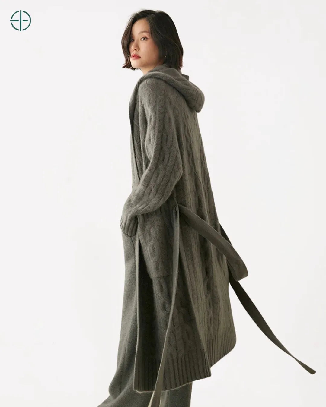 Sobretudo_Longo_Trancado_com_Capuz_100_Caxemira_