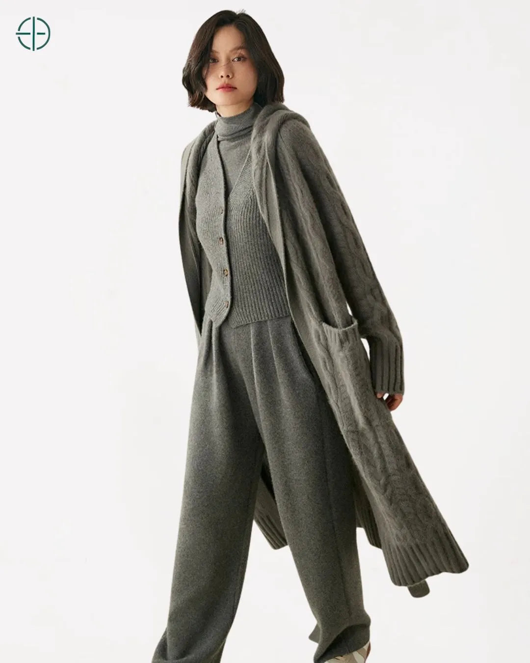 Sobretudo_Longo_Trancado_com_Capuz_100_Caxemira_