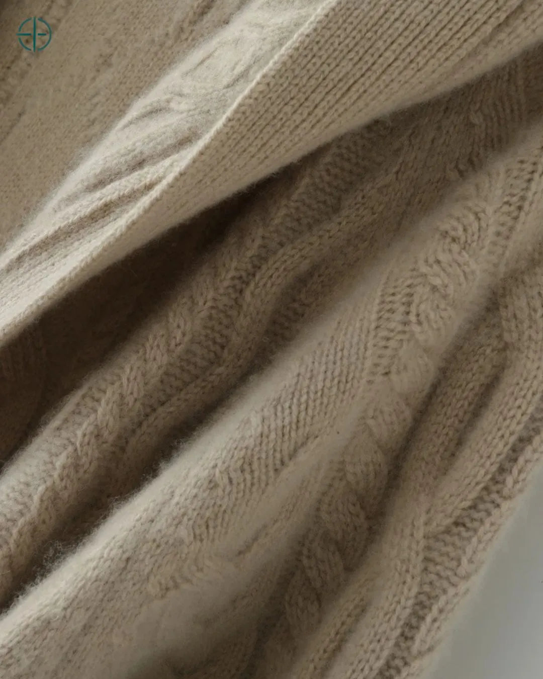 Sobretudo_Longo_Trancado_com_Capuz_100_Caxemira_