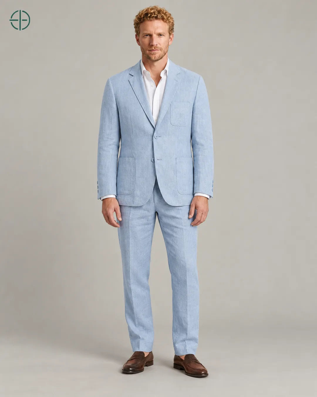 Blazer 100% Linho Belga, cor Azul, modelo de corpo inteiro de frente. Fotografia de produto Rest Money.