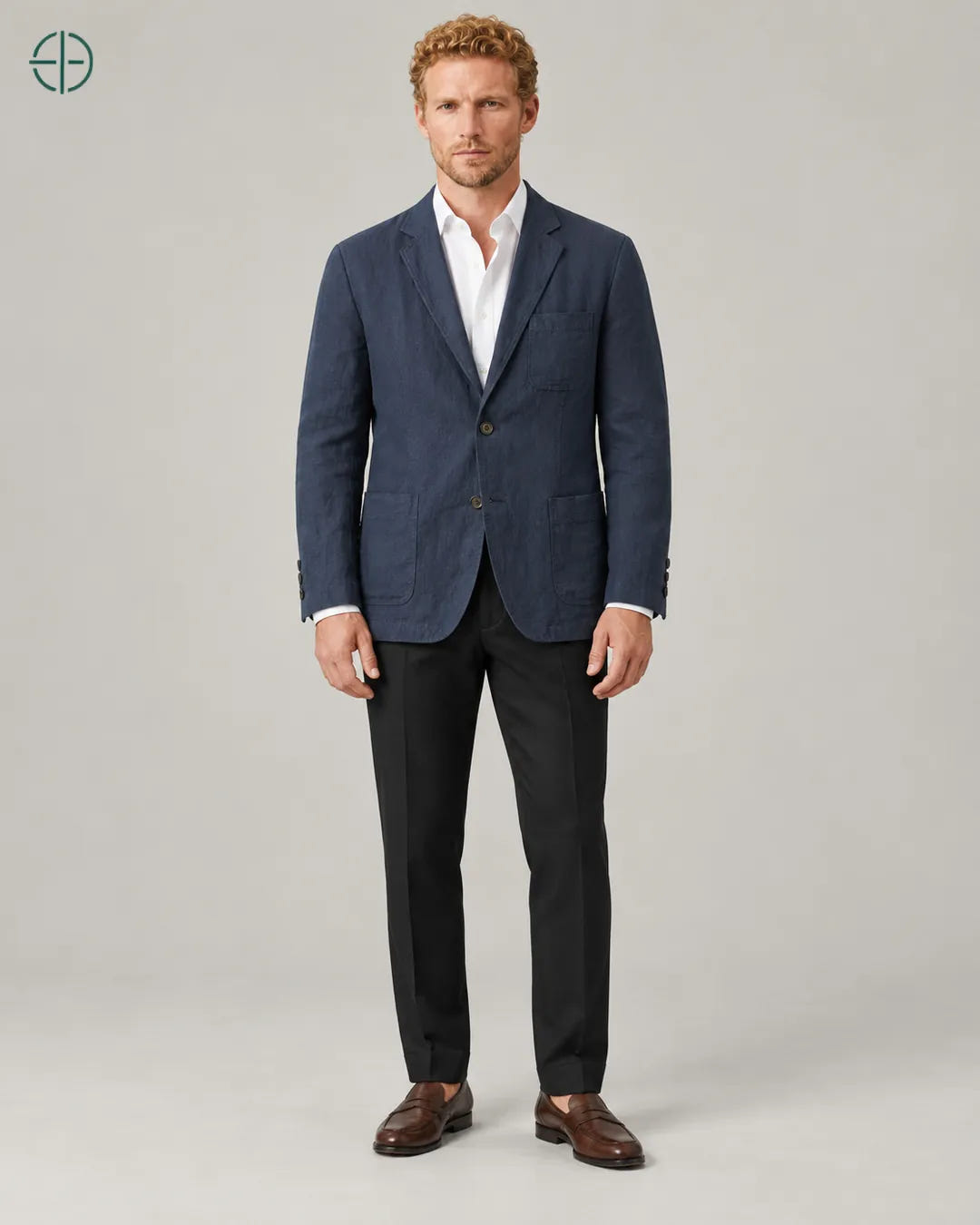 Blazer 100% Linho Belga, cor Azul Marinho, modelo de corpo inteiro de frente. Fotografia de produto Rest Money.