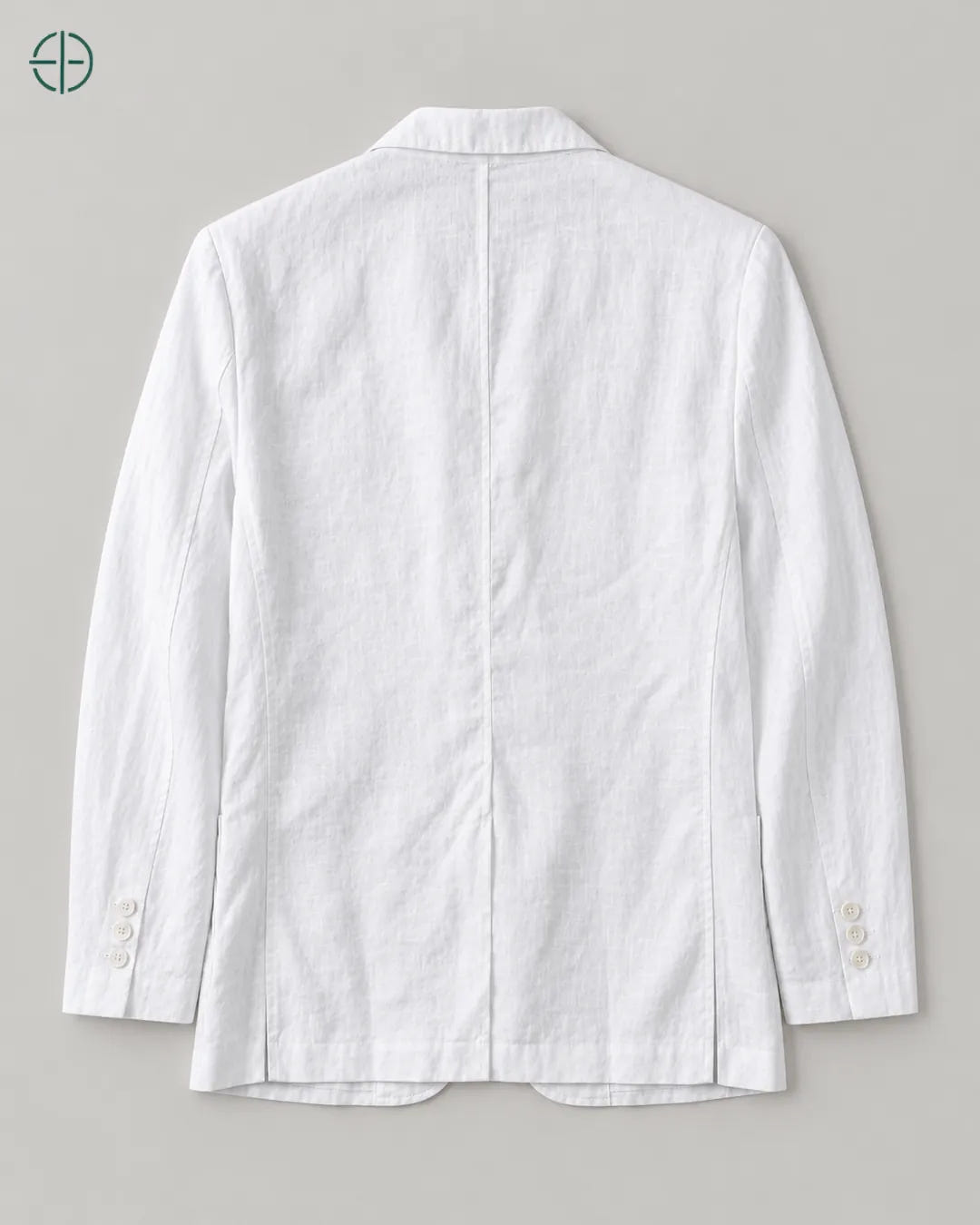 Blazer 100% Linho Belga, cor Branco, produto estendido no chão, câmera vertical, vista traseira. Fotografia de produto Rest Money.