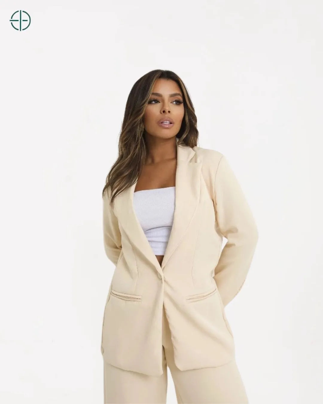 look formal com acessórios e blazer alfaiataria