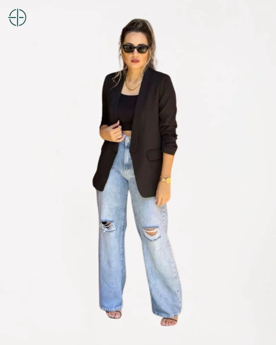blazer aberto usado com camisa básica