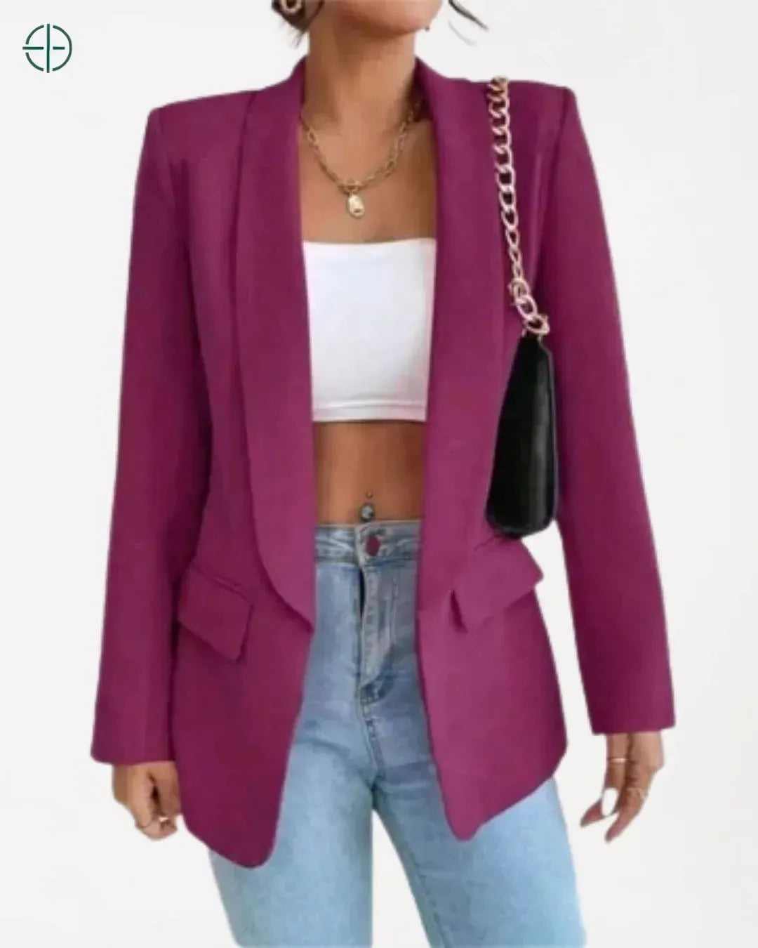 blazer feminino longo combinado com bolsa elegante em look moderno