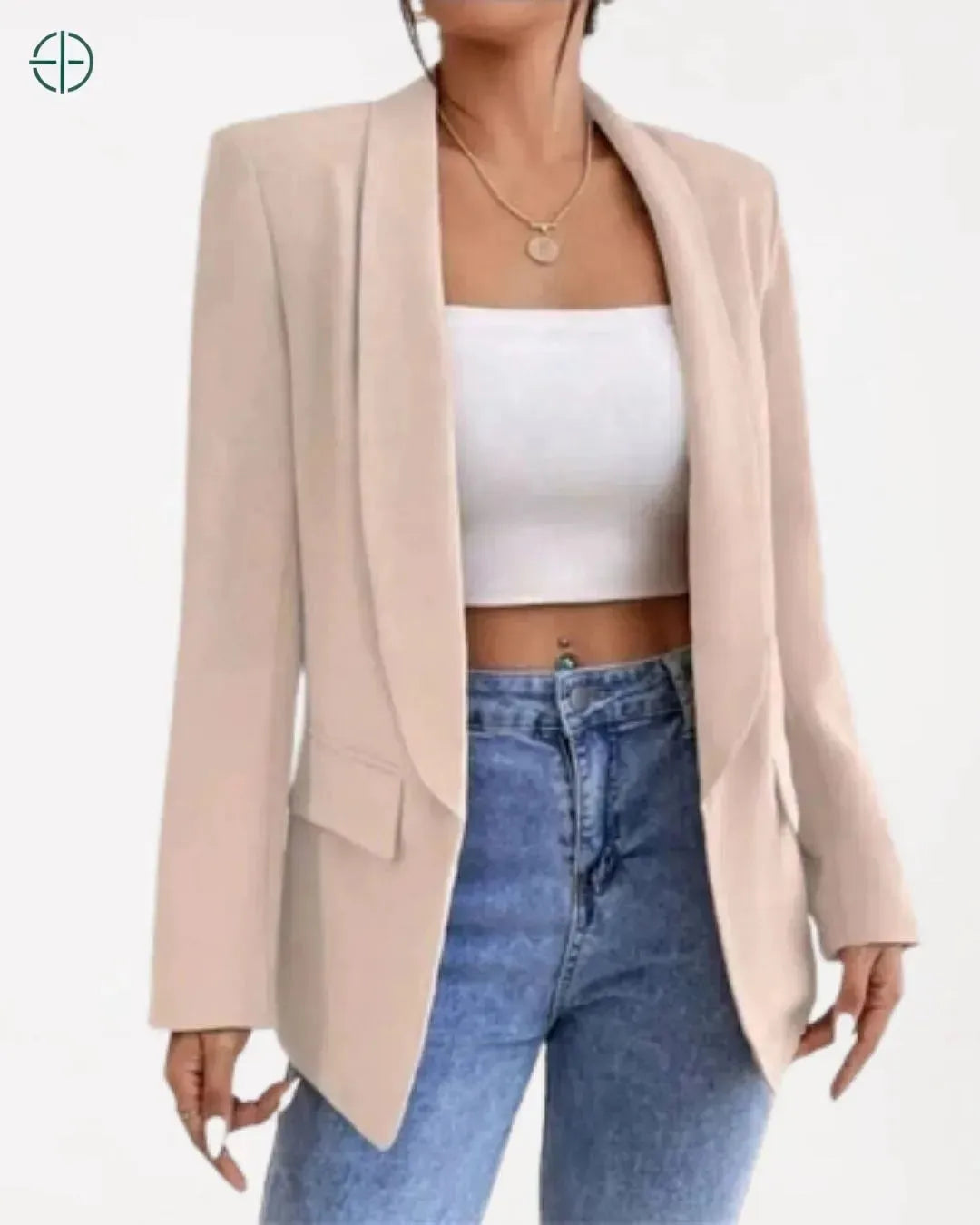 detalhe da manga do blazer com costura refinada