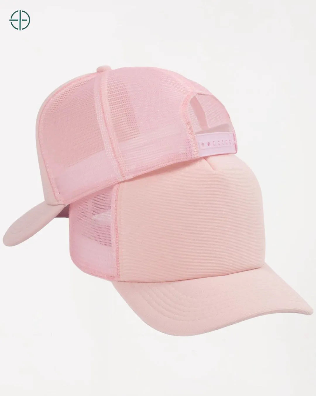 boné compondo look com óculos escuros no estilo street clássico