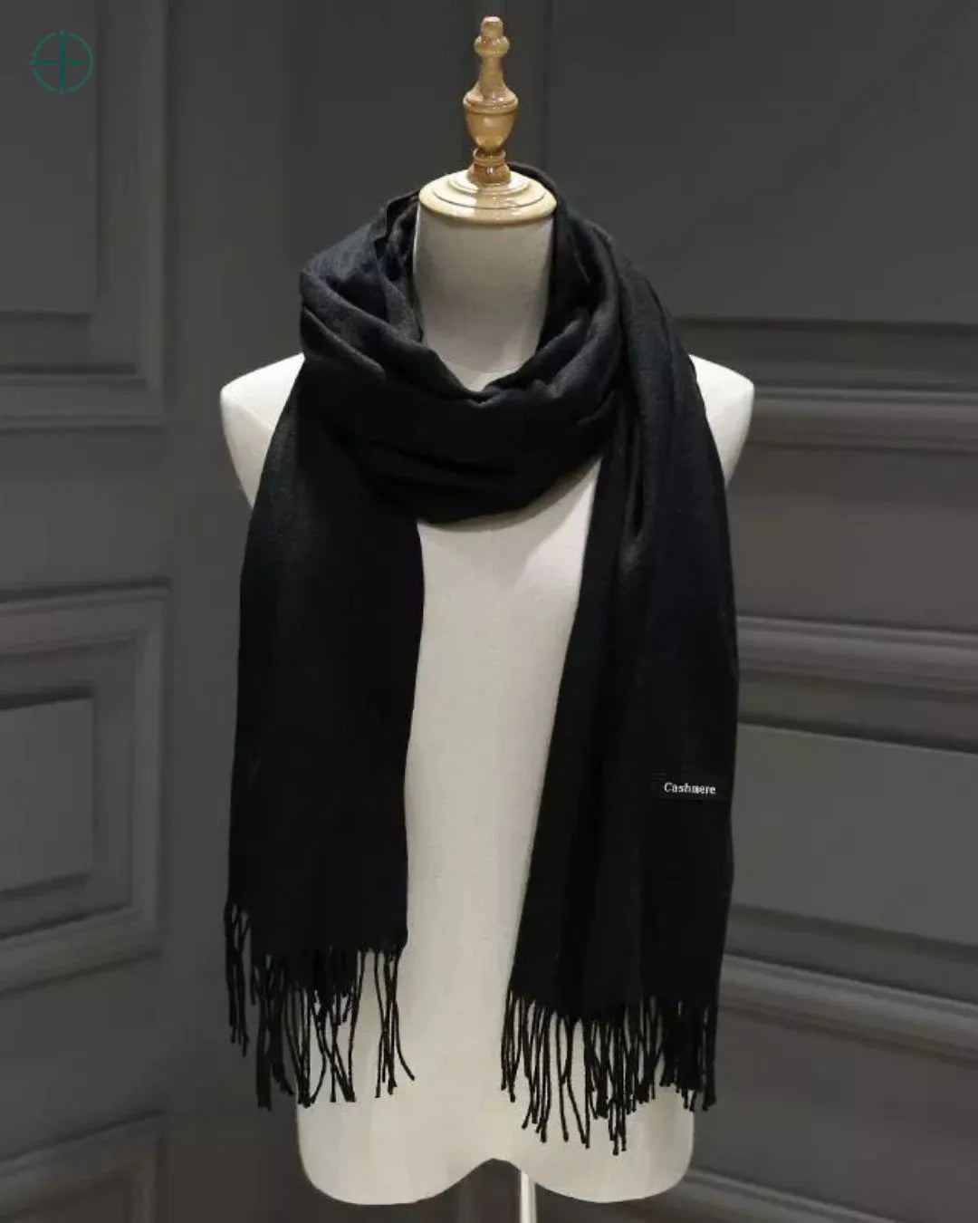 acessório clássico preto com franjas para homens