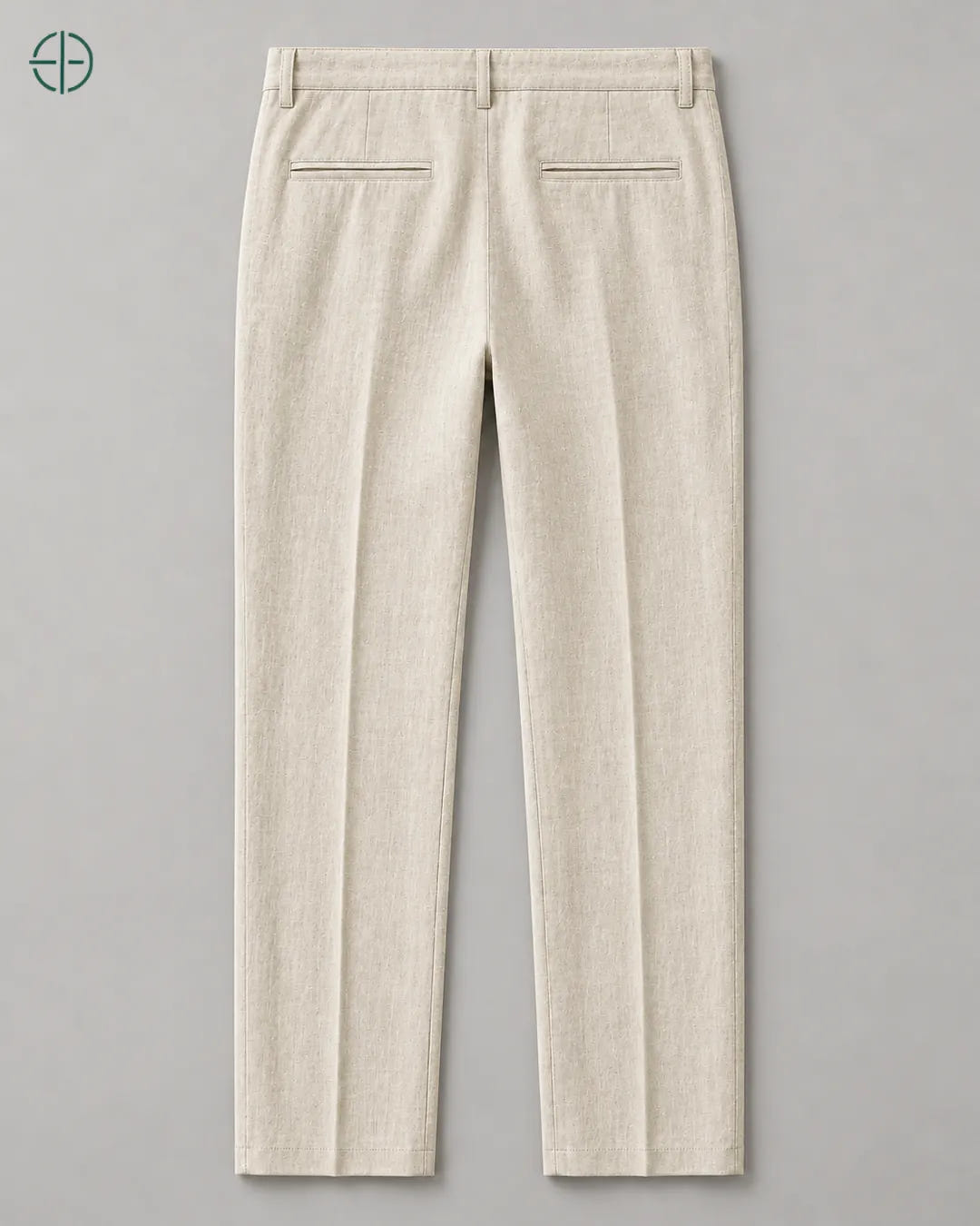 Calça 100% Linho Belga Masculina, cor Bege, produto estendido no chão, câmera vertical, vista traseira. Fotografia de produto Rest Money.