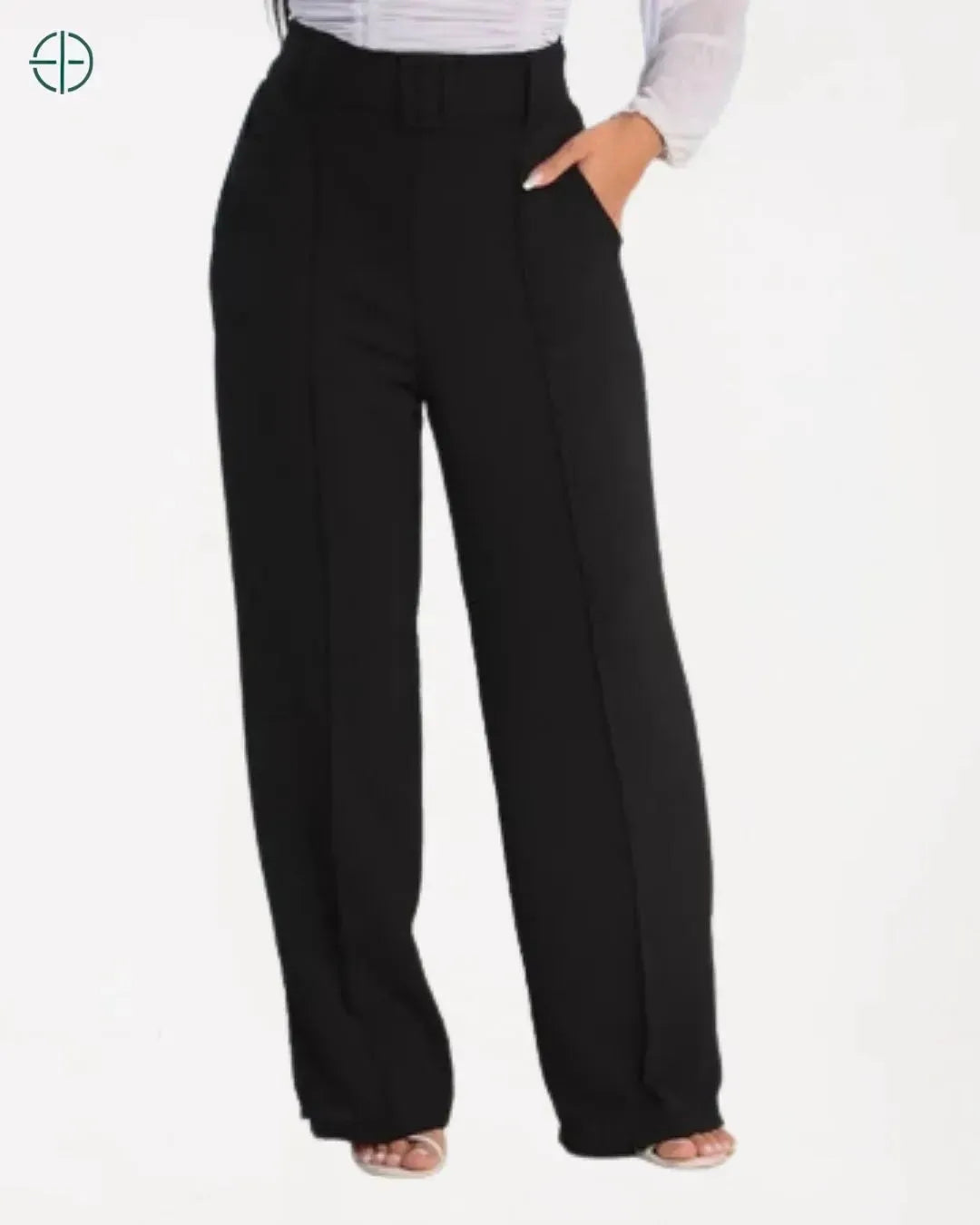 modelo exibe detalhe da cintura alta que valoriza a silhueta