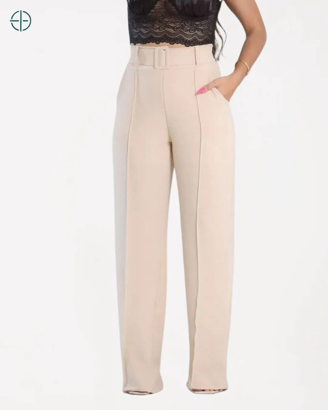 vista frontal da calça pantalona com caimento amplo e elegante