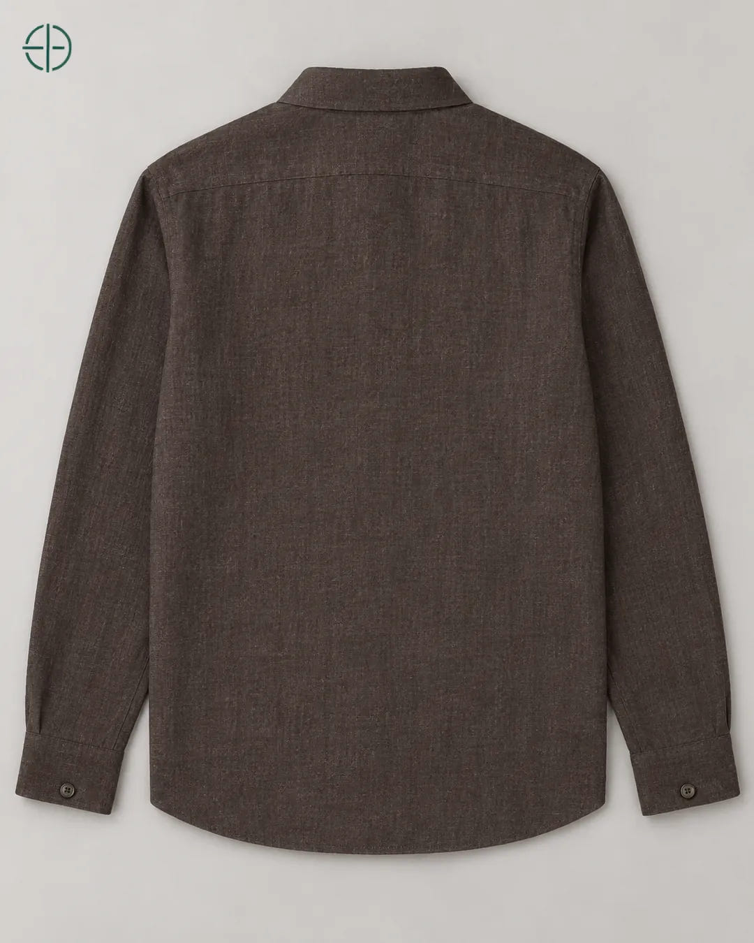Camisa 100% Linho Belga Masculina, cor Marrom, produto isolado de costas, em estúdio profissional com fundo cinza ostra.