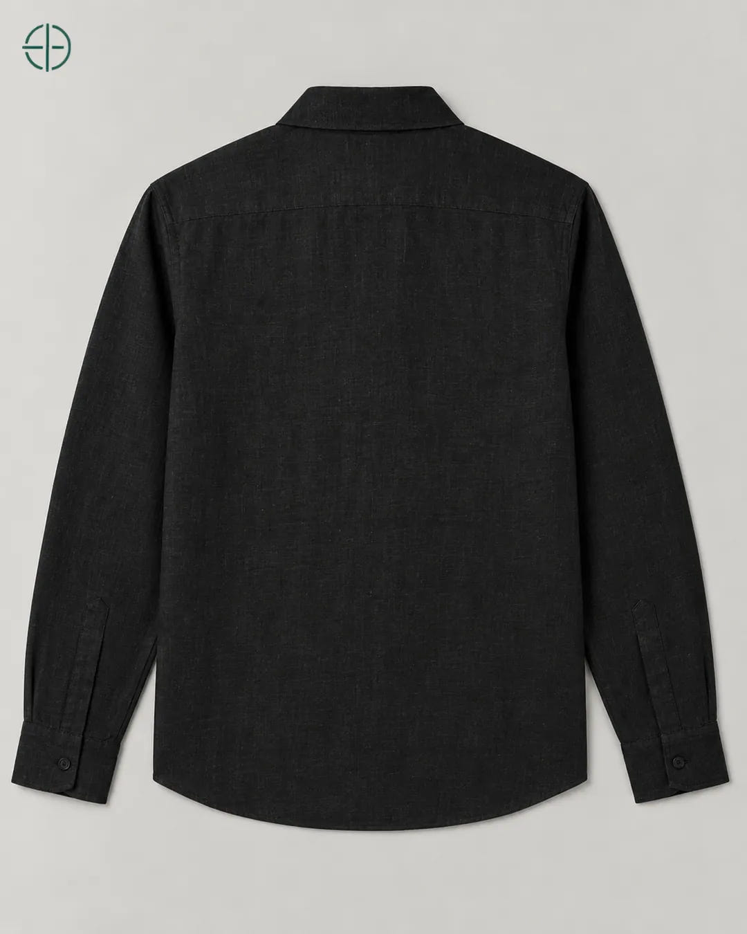 Camisa 100% Linho Belga Masculina, cor Preto, produto isolado de costas, em estúdio profissional com fundo cinza ostra.