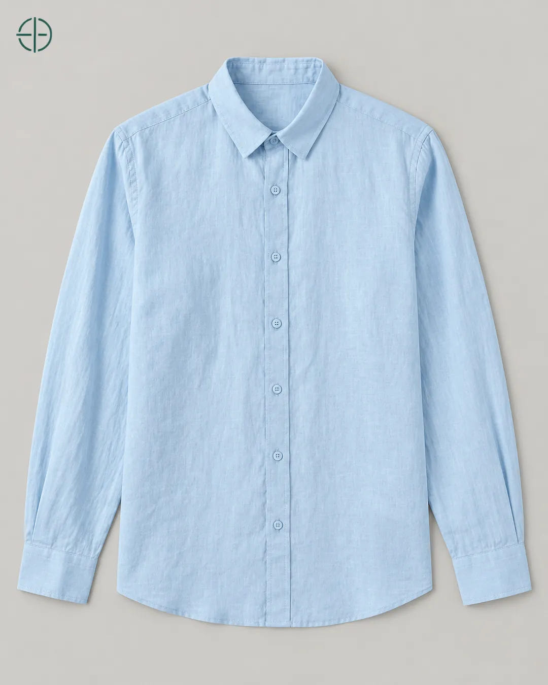 Camisa 100% Linho Belga Masculina Sem Bolso, cor Azul Claro, produto estendido no chão, câmera vertical, vista frontal. Fotografia de produto Rest Money.