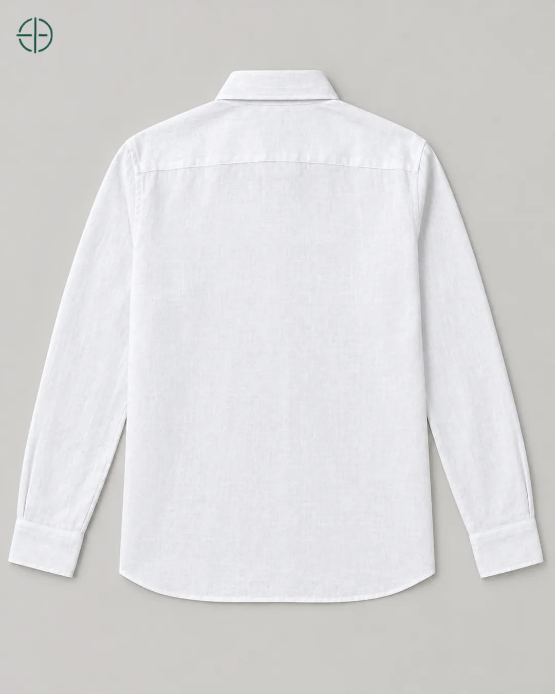 Camisa 100% Linho Belga Masculina Sem Bolso, cor Branco, produto isolado de costas, em estúdio profissional com fundo cinza ostra.