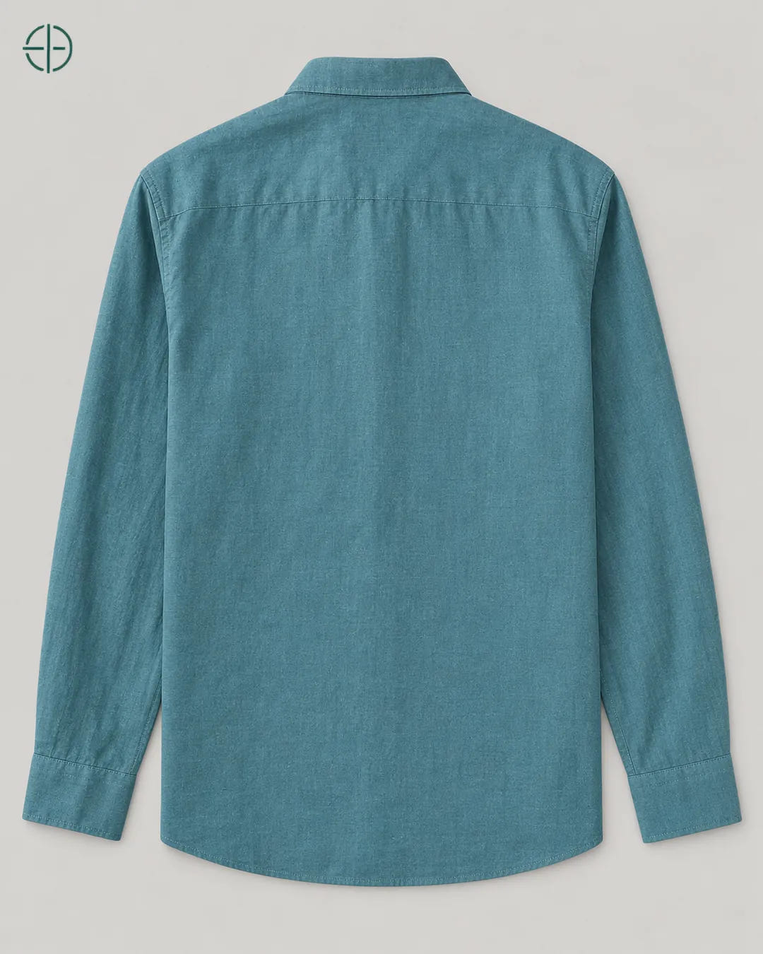 Camisa 100% Linho Belga Masculina Sem Bolso, cor Ciano, produto estendido no chão, câmera vertical, vista traseira. Fotografia de produto Rest Money.