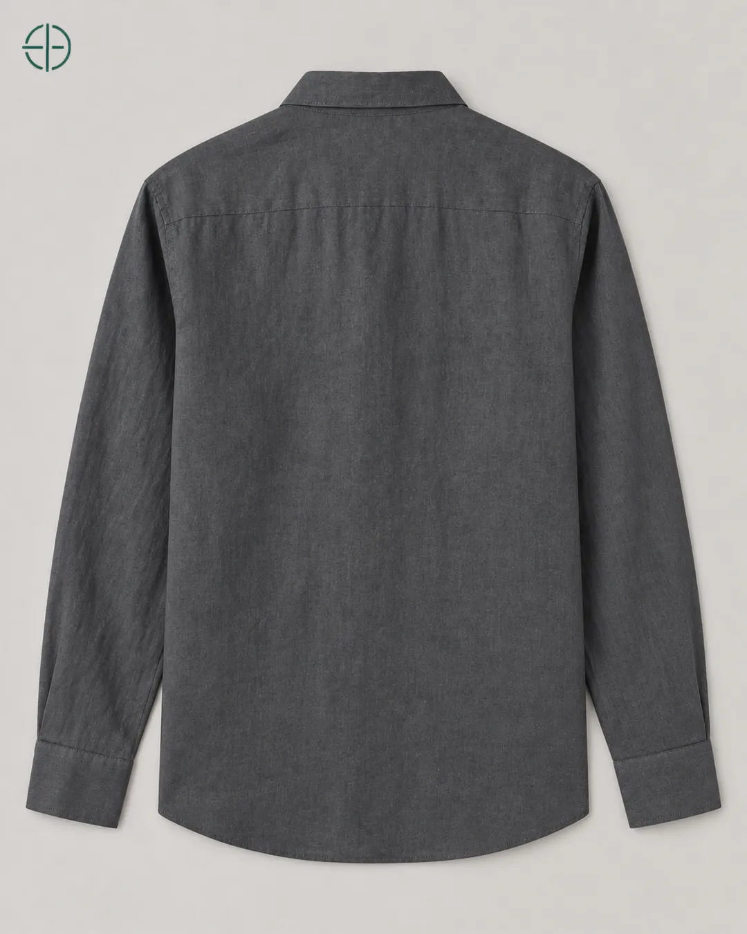 Camisa 100% Linho Belga Masculina Sem Bolso, cor Grisalho, produto estendido no chão, câmera vertical, vista traseira. Fotografia de produto Rest Money.