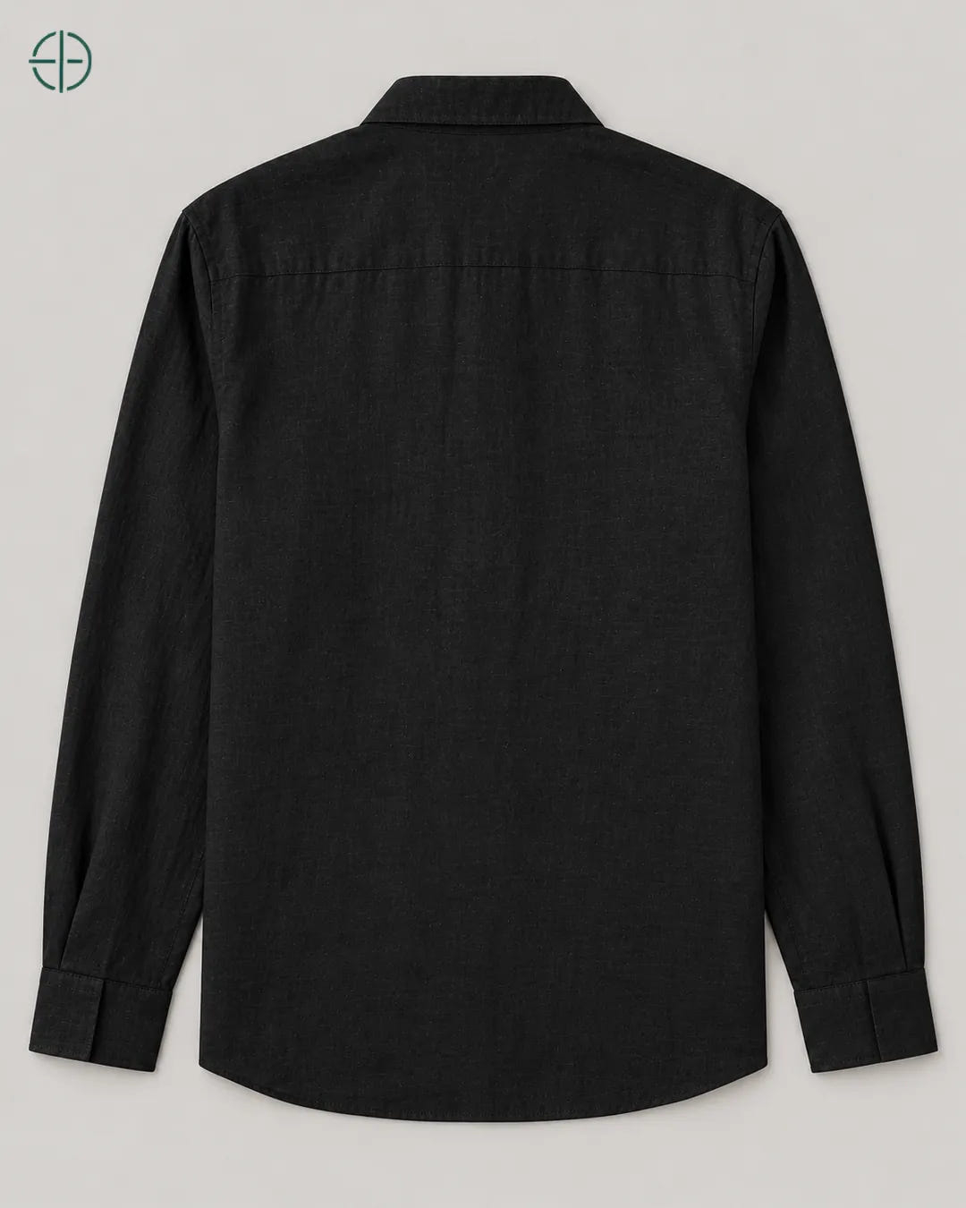 Camisa 100% Linho Belga Masculina Sem Bolso, cor Preto, produto estendido no chão, câmera vertical, vista traseira. Fotografia de produto Rest Money.
