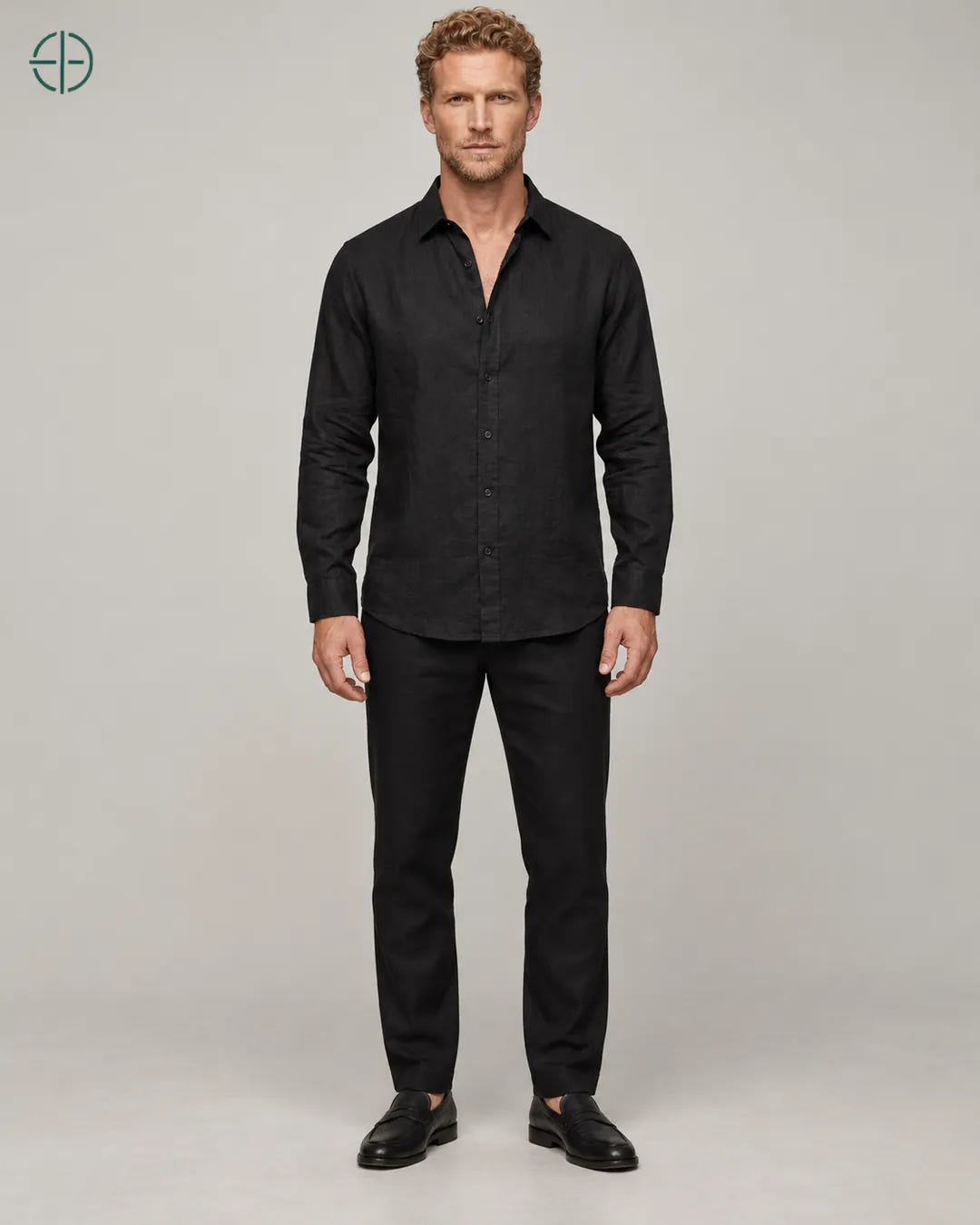Camisa 100% Linho Belga Masculina Sem Bolso, cor Preto, modelo de corpo inteiro de frente. Fotografia de produto Rest Money.