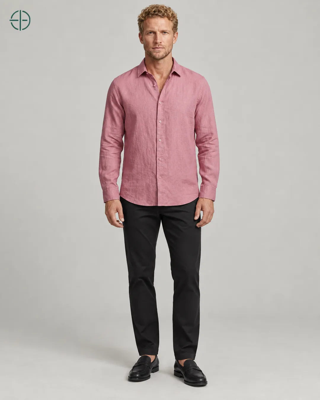 Camisa 100% Linho Belga Masculina Sem Bolso, cor Rosa, modelo de corpo inteiro de frente. Fotografia de produto Rest Money.