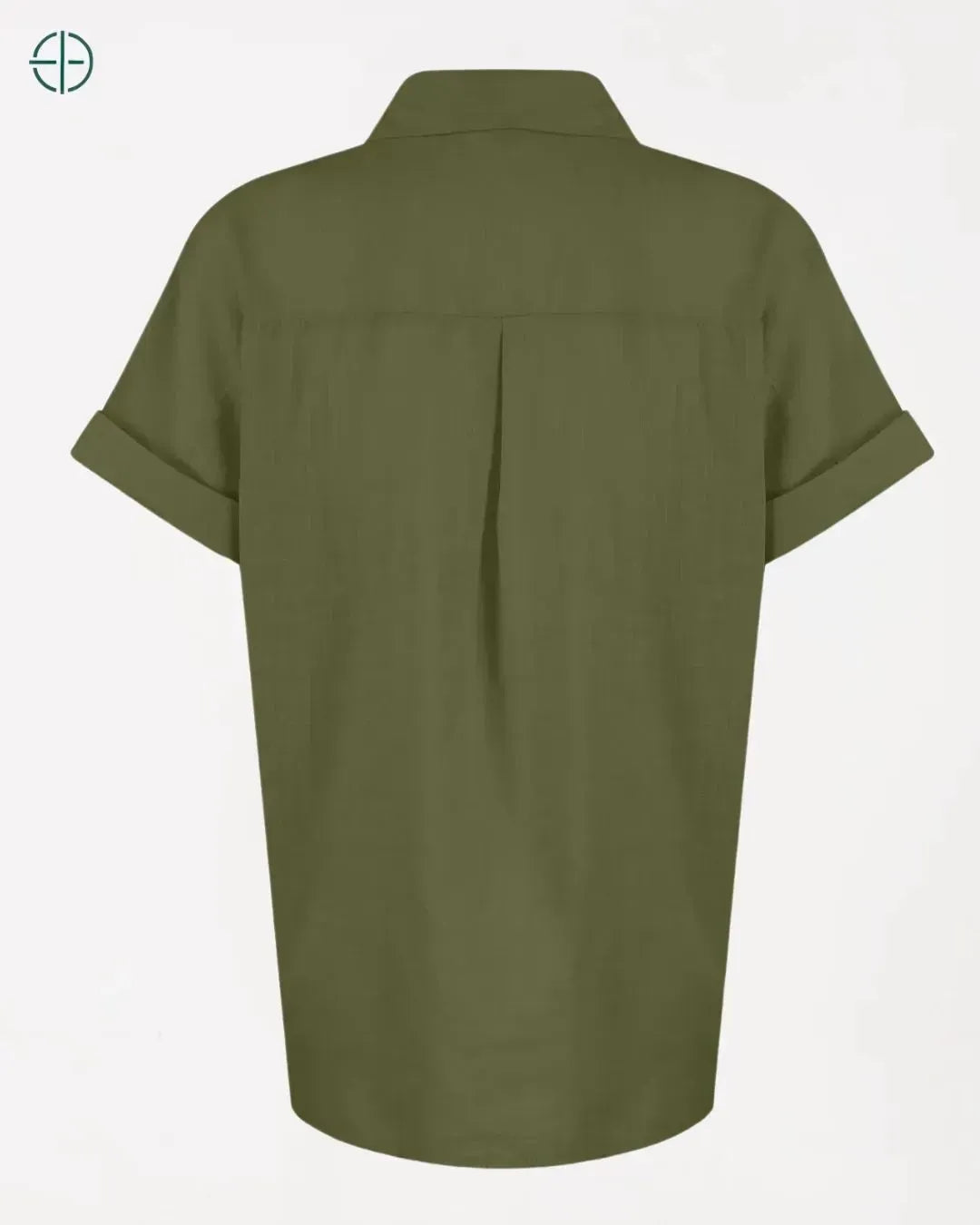 camisa branca refletindo luz natural ao ar livre