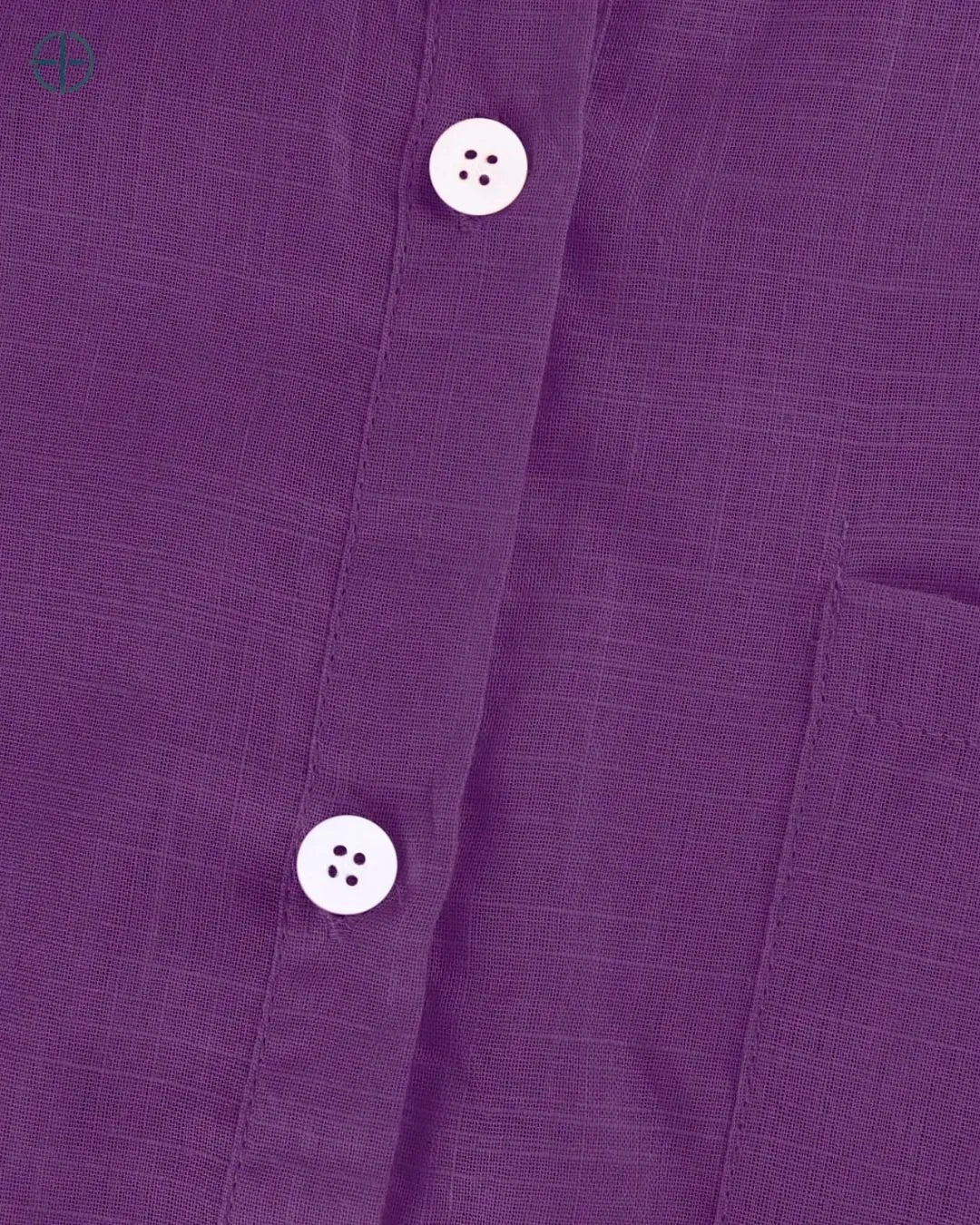 camisa usada sob blazer oversized em visual contemporâneo