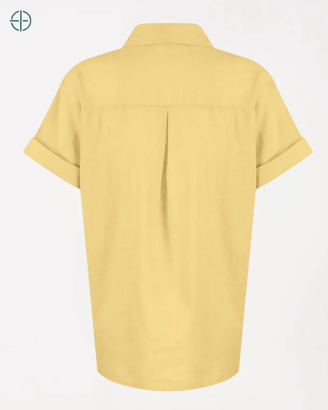 camisa usada com óculos de sol em look moderno