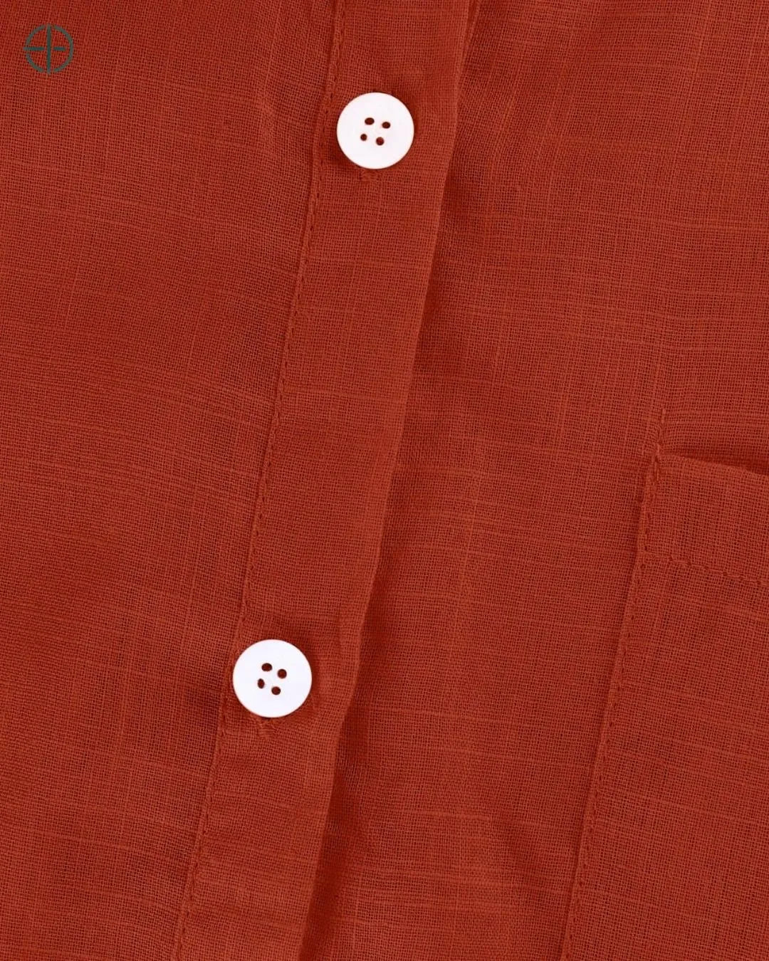 camisa usada ao ar livre com cenário natural