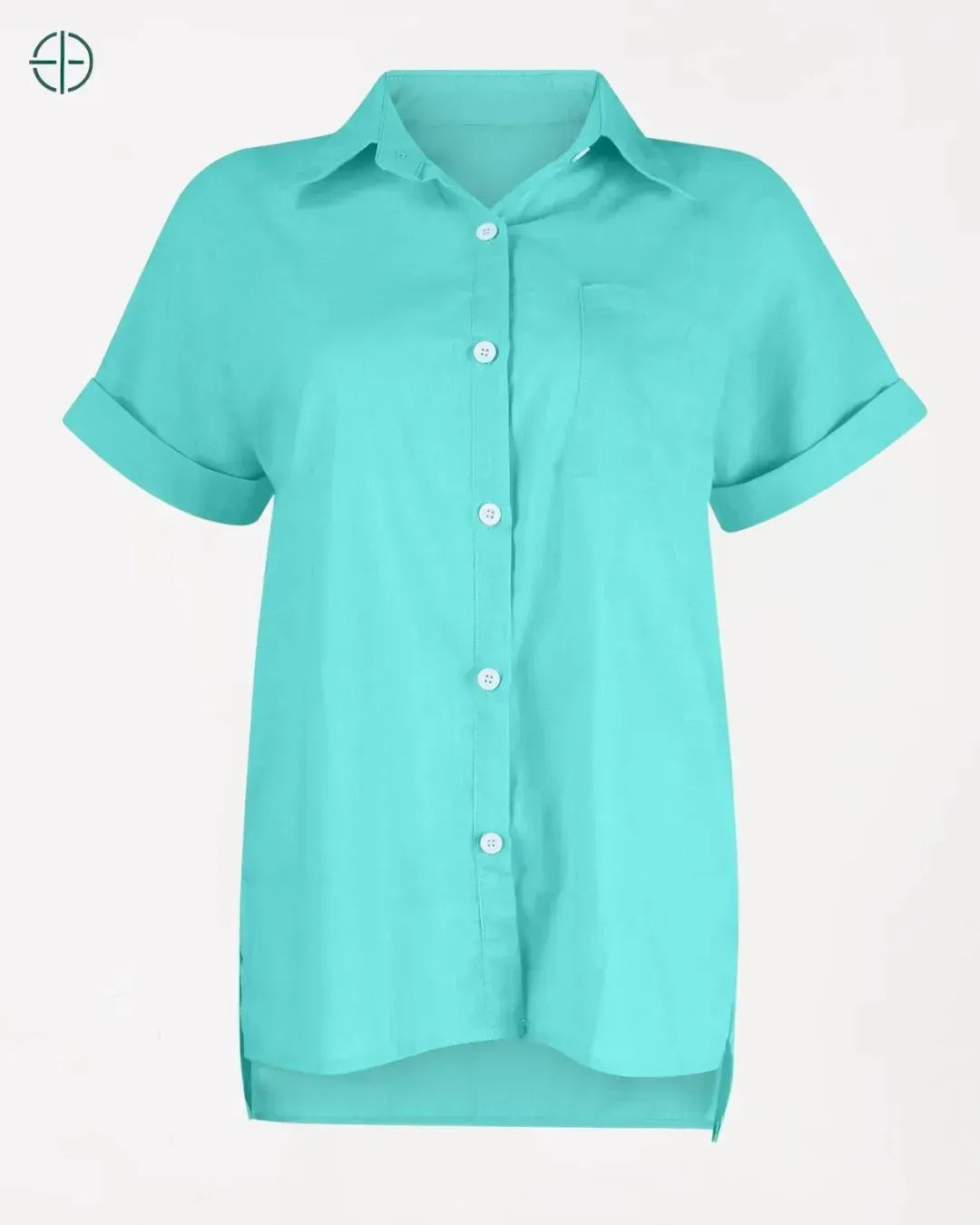 modelo usando camisa em varanda com luz suave