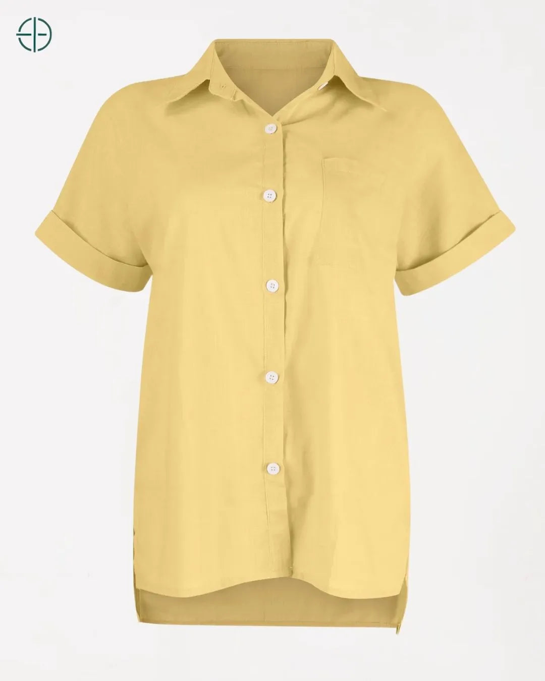 modelo com camisa aberta sem botão fechado